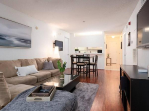 Spacious Condo Mins to Shands, University, & DOWNTOWN!
